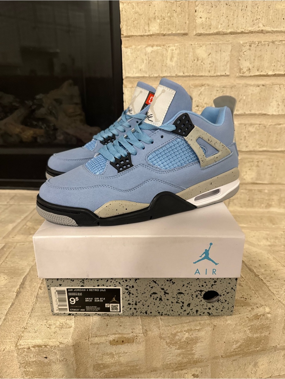 Jordan 4 ‘University Blue’